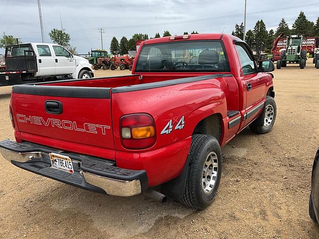 Image of Chevrolet Silverado equipment image 3