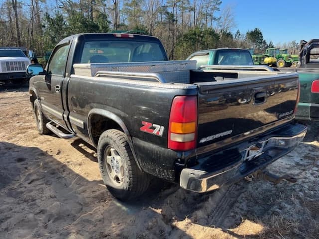 Image of Chevrolet 1500 equipment image 3