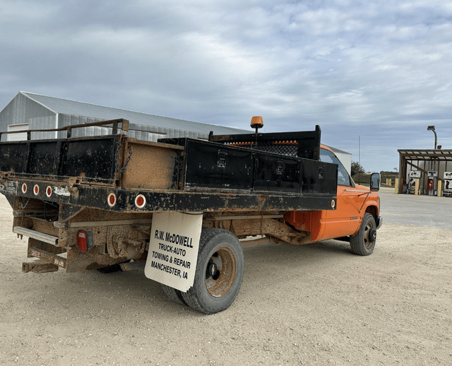 Image of Chevrolet 3500 equipment image 2