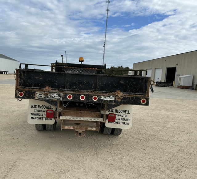Image of Chevrolet 3500 equipment image 3