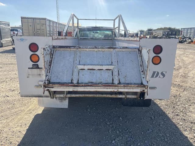 Image of Chevrolet 3500 equipment image 3