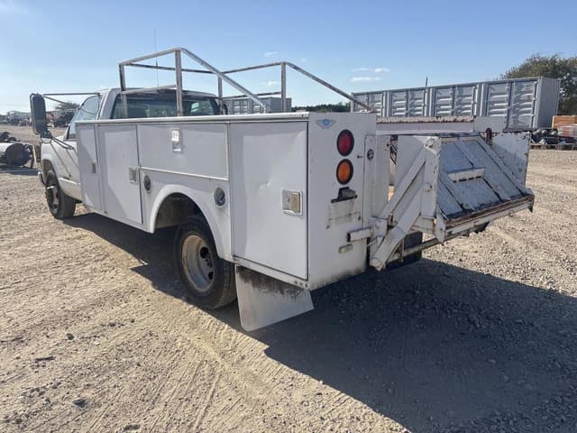 Image of Chevrolet 3500 equipment image 2