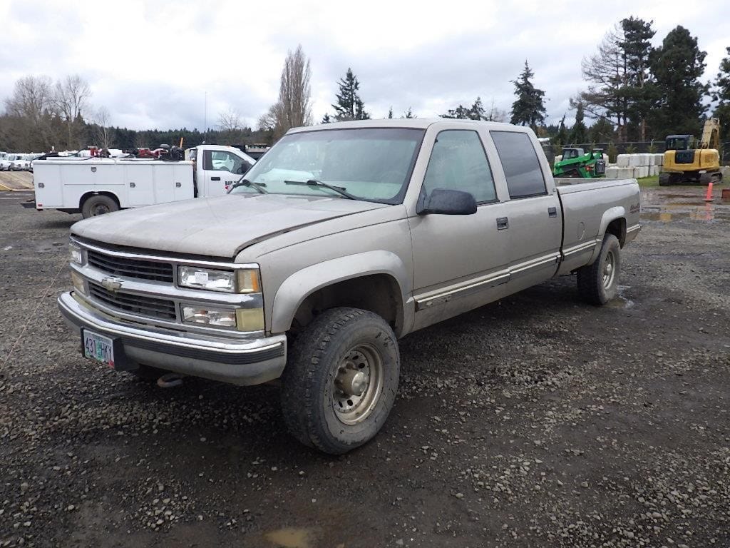 1999 Chevrolet 3500 Equipment Image0