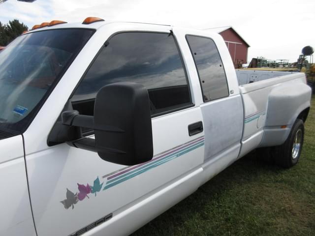 Image of Chevrolet 3500 equipment image 2