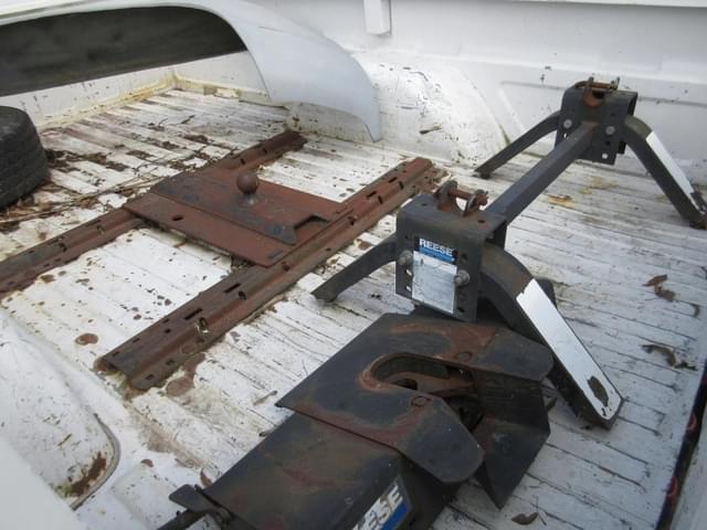 Image of Chevrolet 3500 equipment image 4