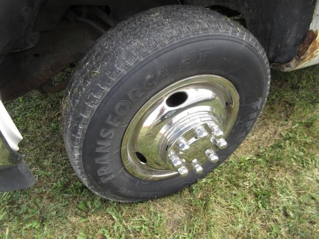 Image of Chevrolet 3500 equipment image 1