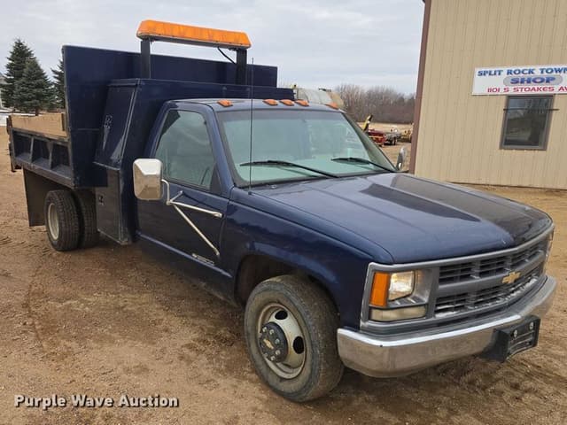 Image of Chevrolet 3500 equipment image 2