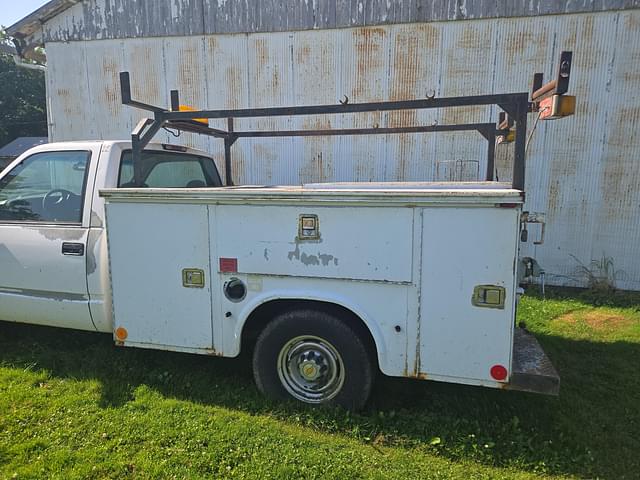 Image of Chevrolet 3500 equipment image 3