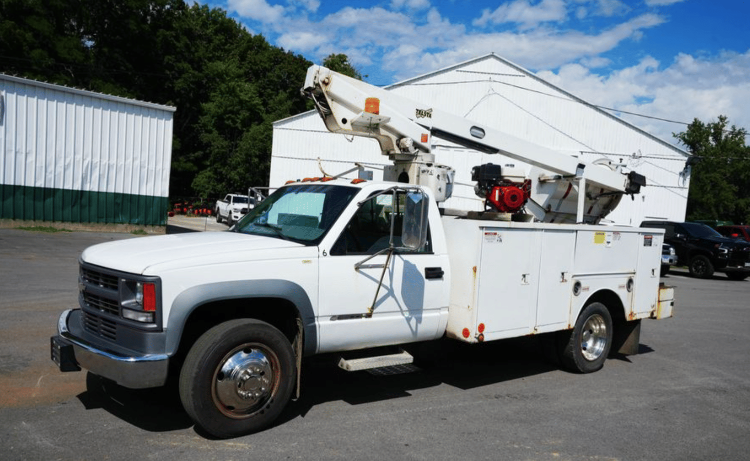 1999 Chevrolet 3500HD Equipment Image0