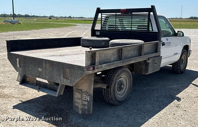 Image of Chevrolet 2500 equipment image 4