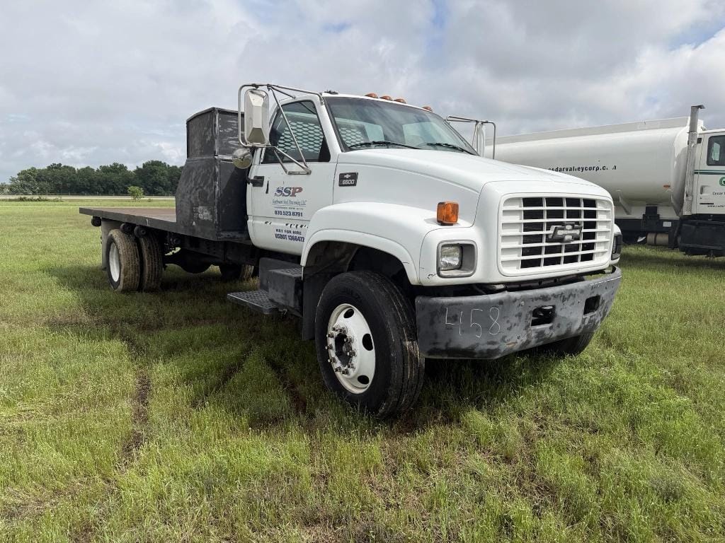1999 Chevrolet C6500 Equipment Image0