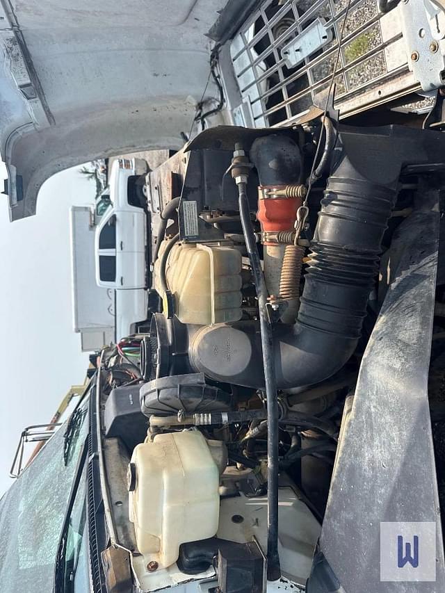 Image of Chevrolet C7500 equipment image 4