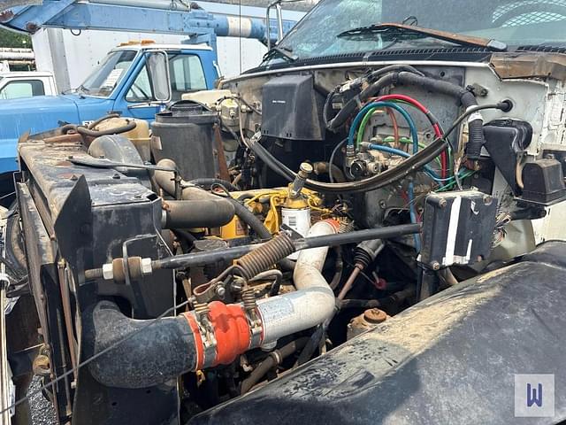 Image of Chevrolet C7500 equipment image 3