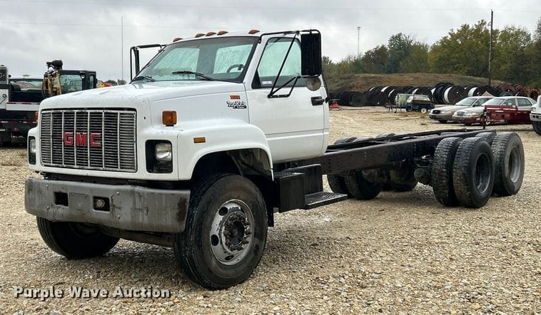 1999 Chevrolet C7500 Equipment Image0