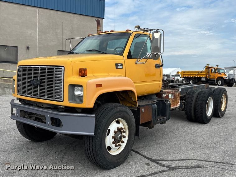 1999 Chevrolet C8500 Equipment Image0