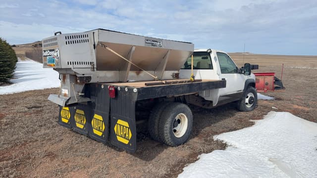 Image of Chevrolet 3500 equipment image 4