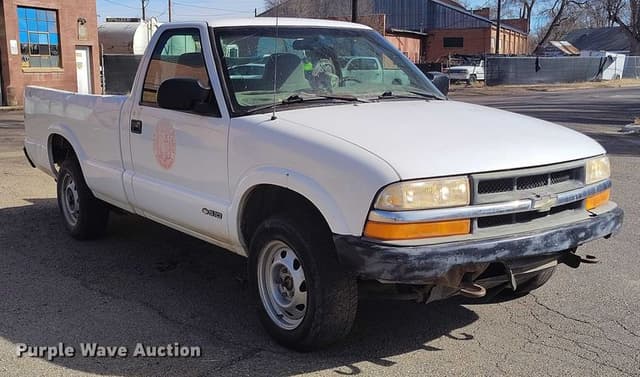 Image of Chevrolet S-10 equipment image 2