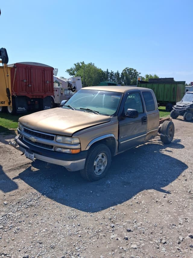 Image of Chevrolet 1500 equipment image 2