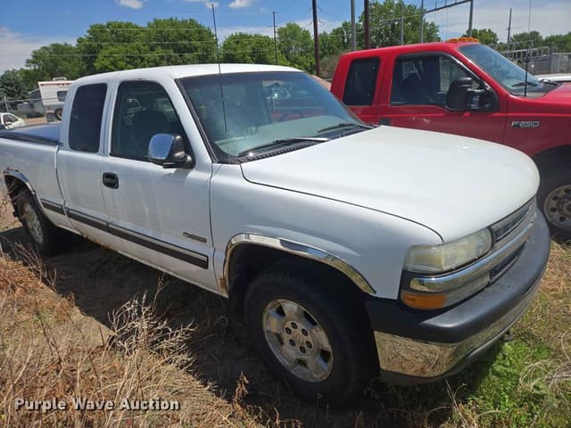 Image of Chevrolet Silverado equipment image 2