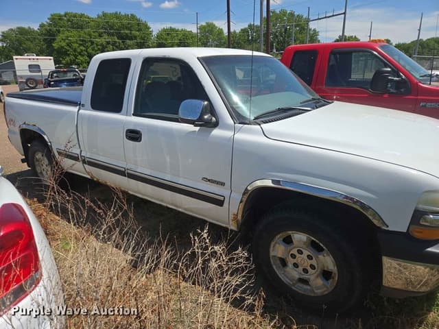 Image of Chevrolet Silverado equipment image 3