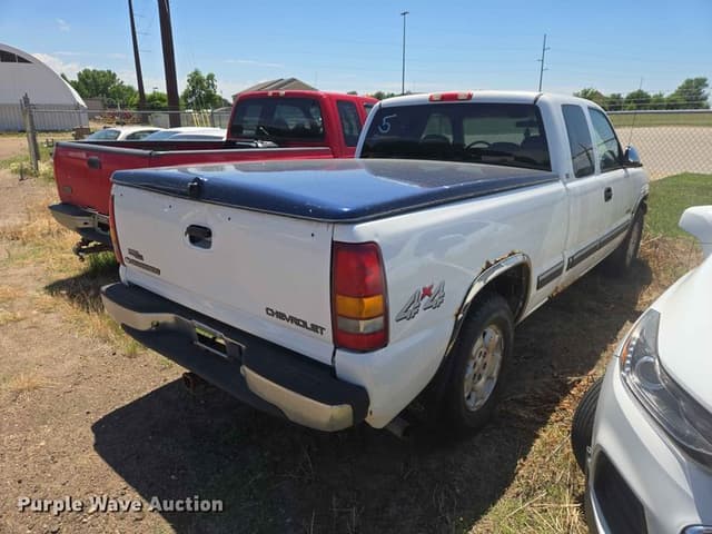 Image of Chevrolet Silverado equipment image 4