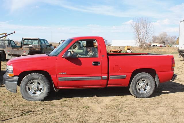 Image of Chevrolet 1500 equipment image 1