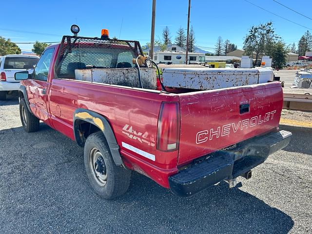 Image of Chevrolet 2500 equipment image 3