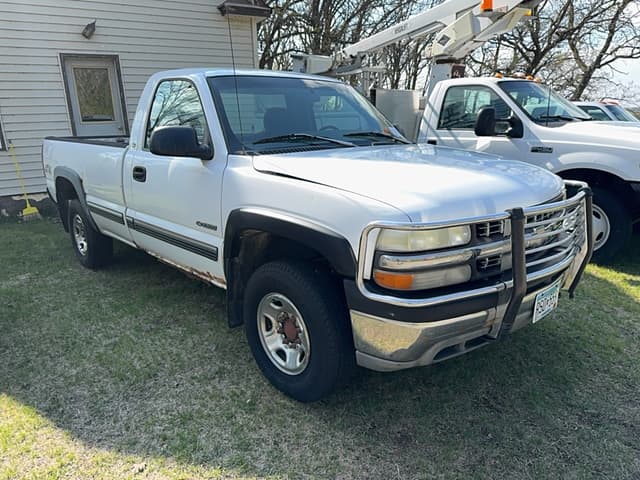 Image of Chevrolet 2500 equipment image 2