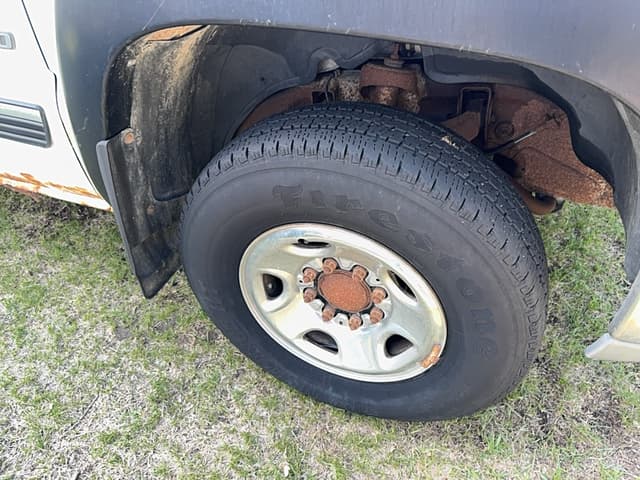 Image of Chevrolet 2500 equipment image 3