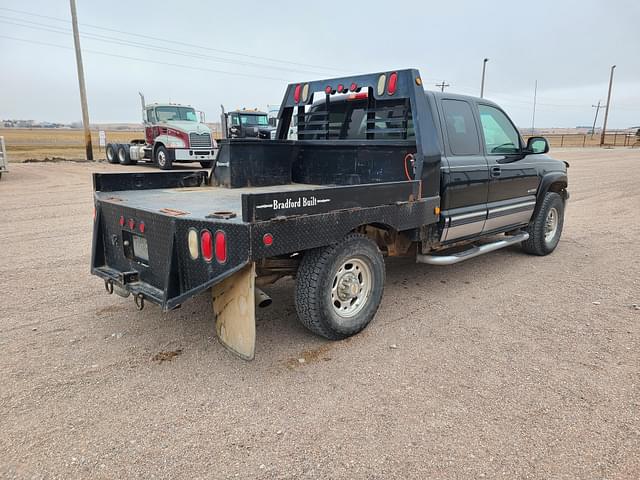 Image of Chevrolet 2500 equipment image 2