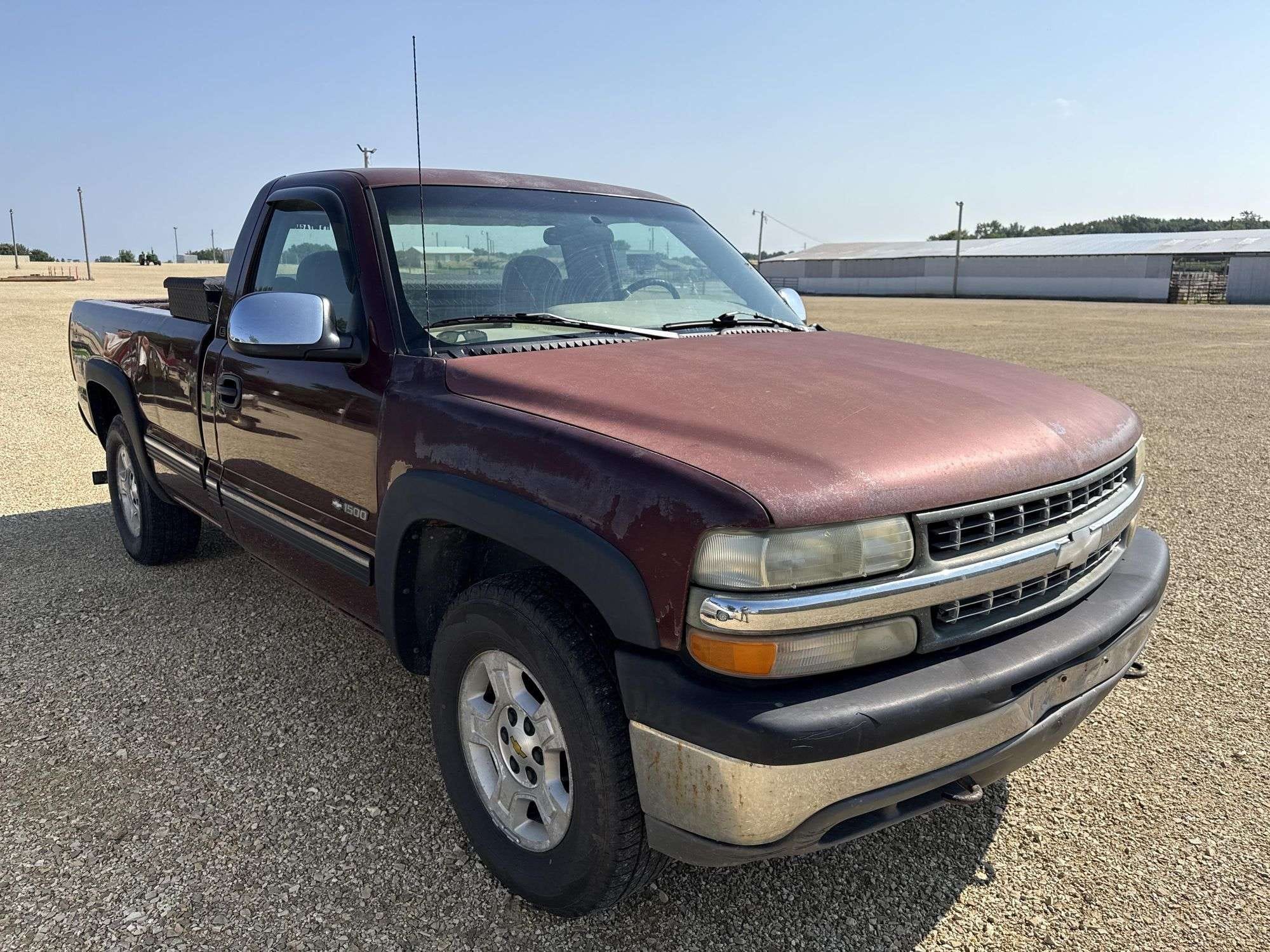 1999 Chevrolet 1500 Equipment Image0