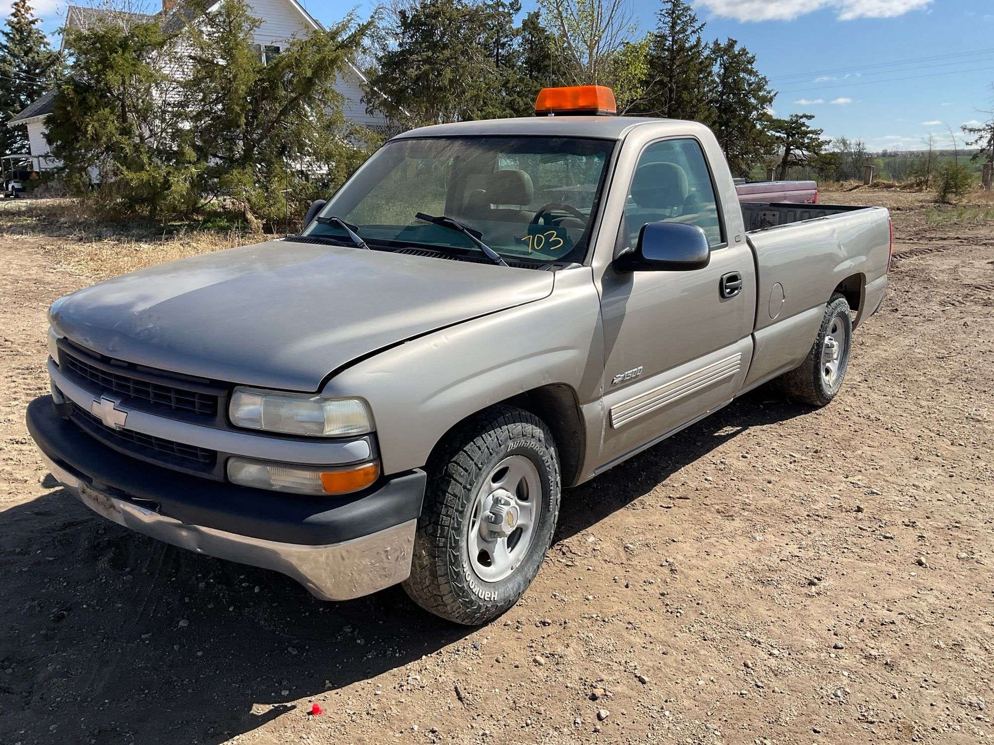 1999 Chevrolet 1500 Equipment Image0