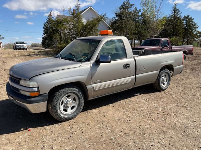 Image of Chevrolet 1500 equipment image 3