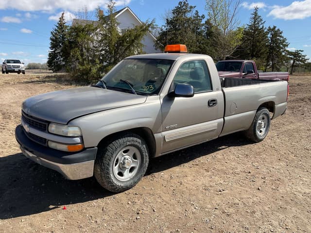 Image of Chevrolet 1500 equipment image 2
