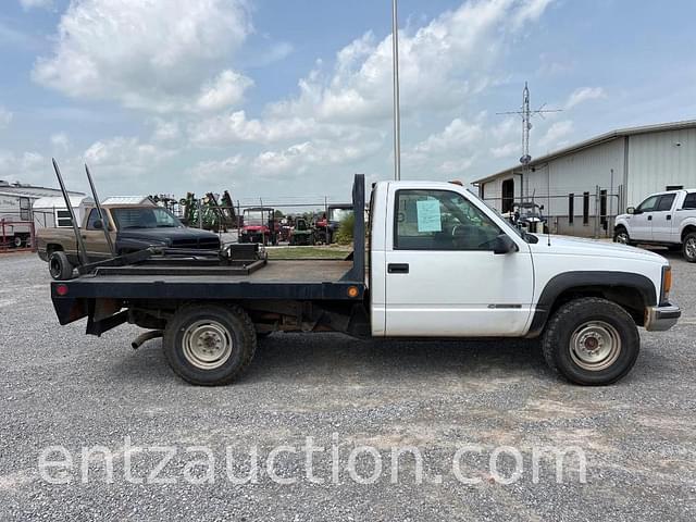 Image of Chevrolet 2500 equipment image 3