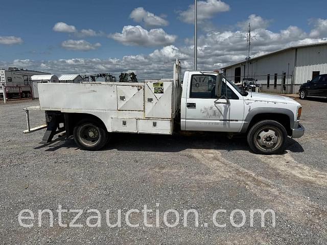 Image of Chevrolet 3500HD equipment image 3