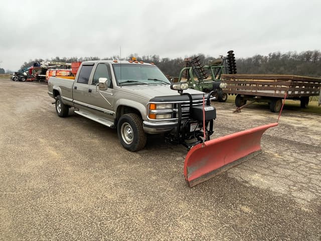 Image of Chevrolet 3500 equipment image 2