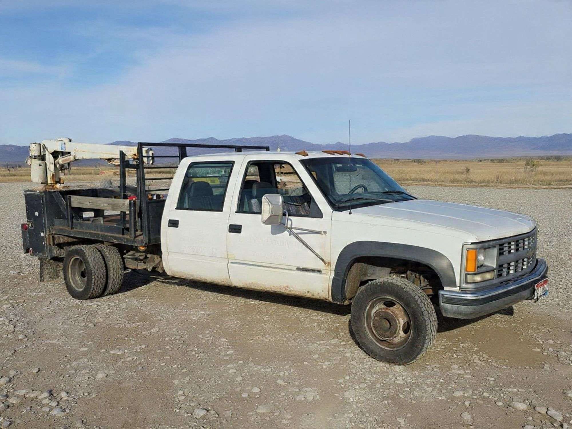 1999 Chevrolet 3500 Equipment Image0