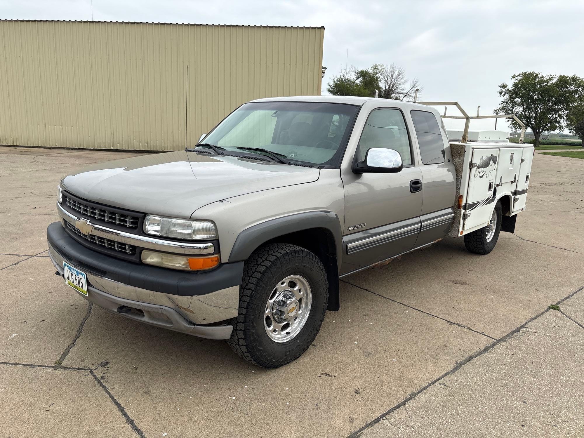 1999 Chevrolet K2500 Equipment Image0