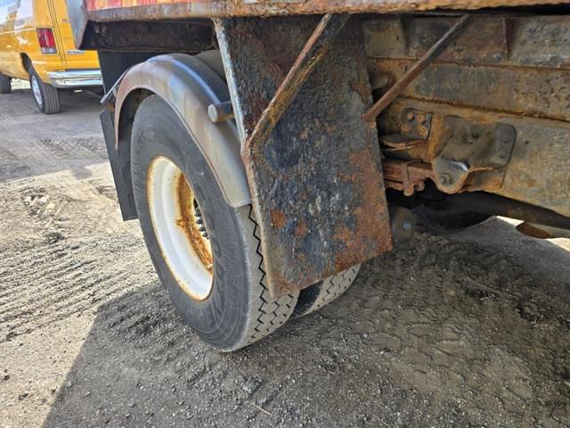 Image of Chevrolet Kodiak equipment image 3