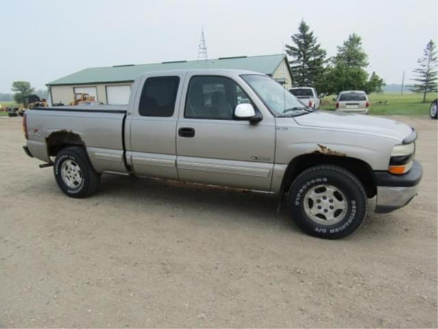 Image of Chevrolet 1500 equipment image 3