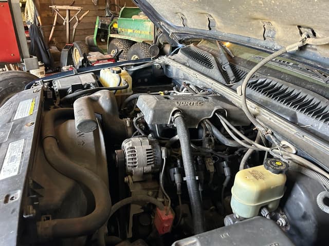 Image of Chevrolet 1500 equipment image 4