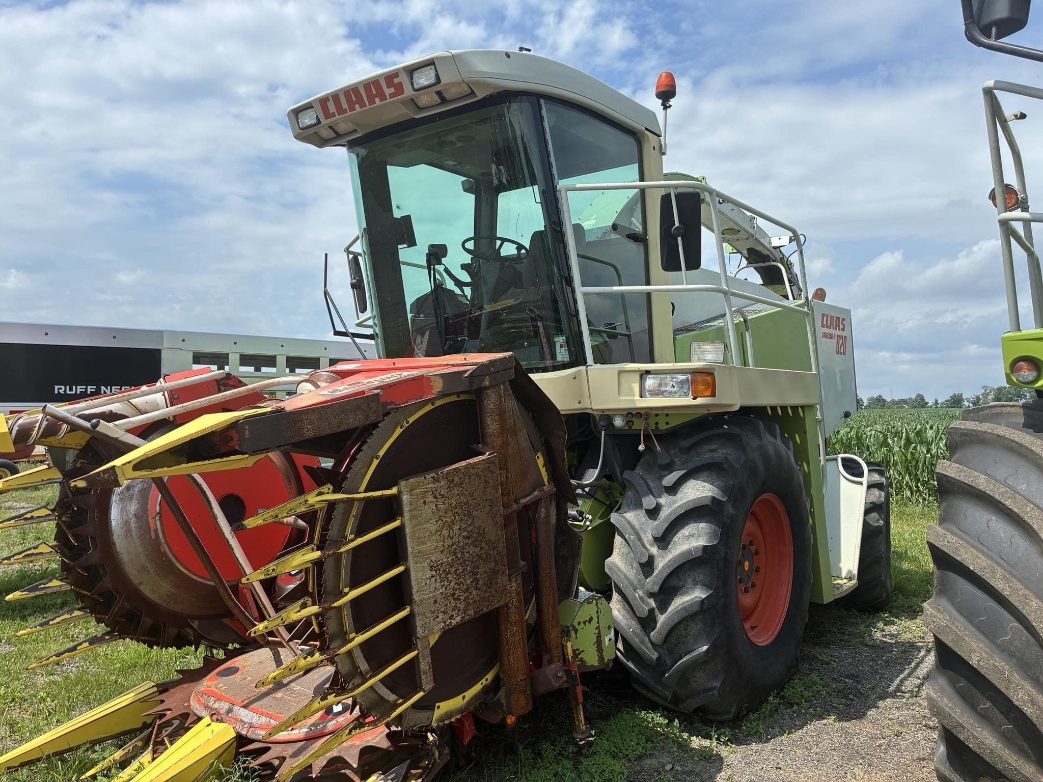 1999 CLAAS Jaguar 820 Equipment Image0
