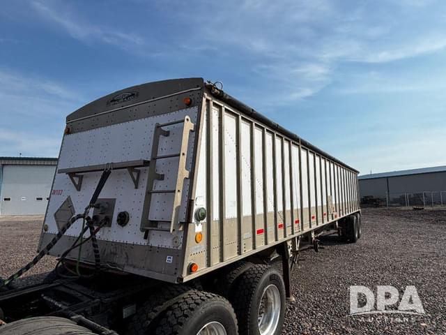 Image of Cornhusker 800 equipment image 1