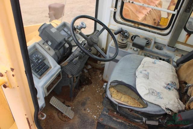 Image of Daewoo Mega 200 III equipment image 4