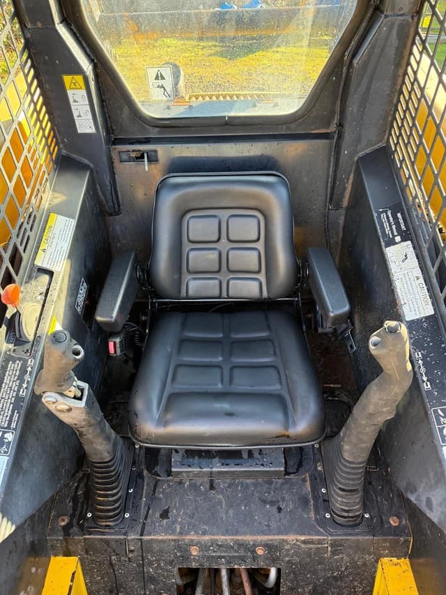 Image of John Deere 240 equipment image 1