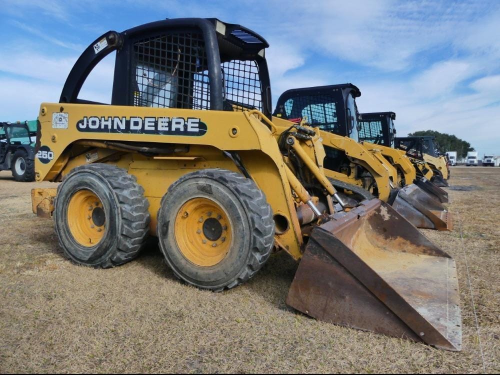 1999 John Deere 250 Equipment Image0