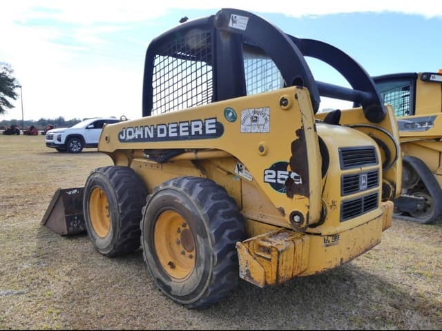 Image of John Deere 250 equipment image 2