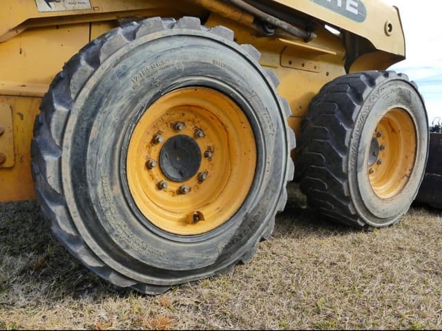 Image of John Deere 250 equipment image 4