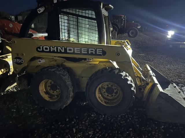 Image of John Deere 250 equipment image 2